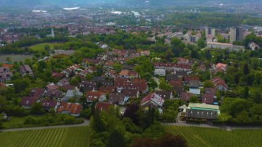 Yazın güneşli bir günde Almanya 'nın Stuttgart kentindeki hava manzarası
