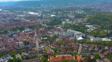 Yazın güneşli bir günde Almanya 'nın Stuttgart kentindeki hava manzarası