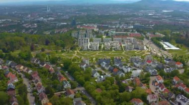 Yazın güneşli bir günde Almanya 'nın Stuttgart kentindeki hava manzarası