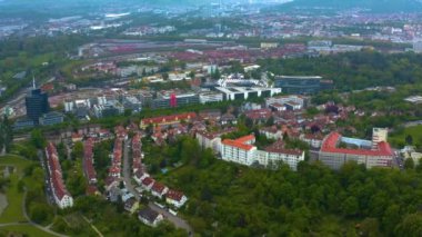 Yazın güneşli bir günde Almanya 'nın Stuttgart kentindeki hava manzarası