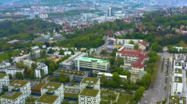 Yazın güneşli bir günde Almanya 'nın Stuttgart kentindeki hava manzarası