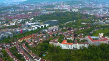 Yazın güneşli bir günde Almanya 'nın Stuttgart kentindeki hava manzarası