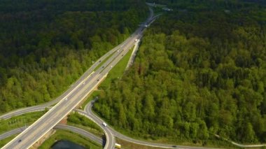 Otoban kavşağının hava manzarası, Autobahn, Stuttgart Almanya 'da güneşli bir bahar günü