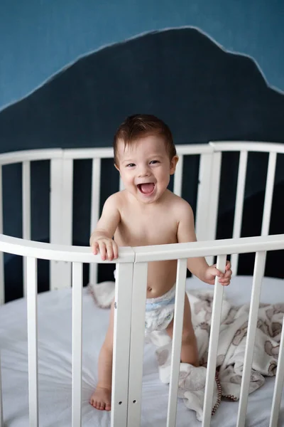 Baby Een Wiegenlachend Kind — Stockfoto
