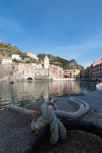 Cinque Terre 'de (Vernazza) bir şehir manzarası
