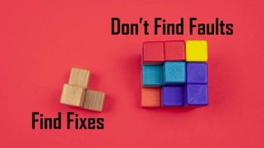 Tahta bulmaca bloğuna seçici odaklanma