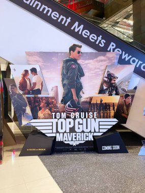 21 Mayıs 2022, Rawang, Malezya sinemada yayınlanan Top Gun Maverick adlı filmin seçici odak noktası. Gürültü ve tahıl içerir
