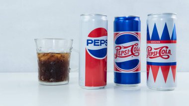 Kuala Lumpur, Malezya, 9 OCT 2022 - Pepsi kutusu, özel yıldönümü baskısı. Pepsi, PepsiCo tarafından üretilen karbonatlı bir meşrubat..
