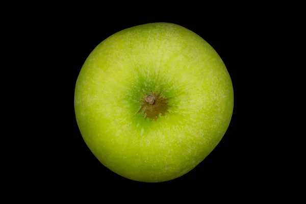 Frischer Grüner Apfel Und Scheiben Geschnitten Isoliert Auf Schwarzem Hintergrund — Stockfoto
