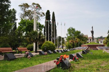 Ayrılıkçı Abhazya 'nın başkenti Sukhumi' deki Zafer Anıtı..