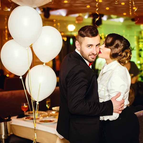 Preciosa pareja elegante en el restaurante —  Fotos de Stock