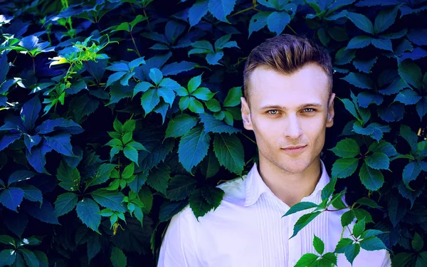 Handsome fashionable young man — Stock Photo, Image