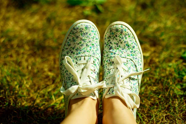 Chaussures de course sur herbe — Photo