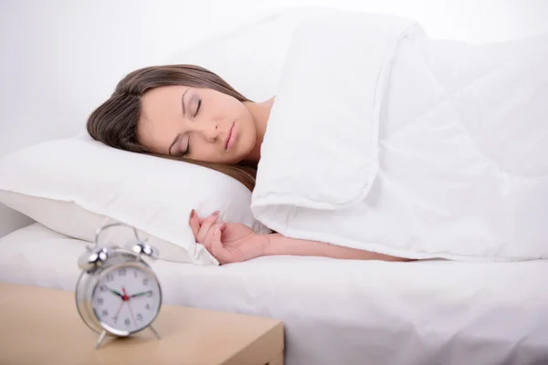 Chica en la cama — Foto de Stock