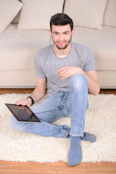 Männer mit Tablet — Stockfoto