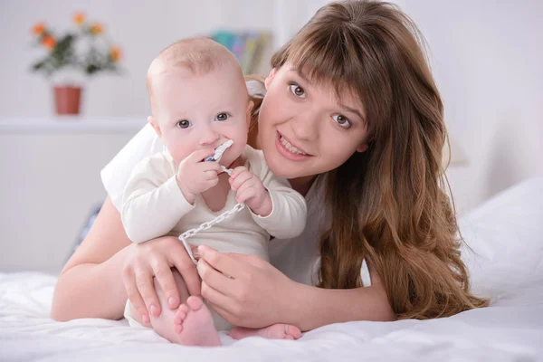 Baby and Mom — Stock Photo, Image