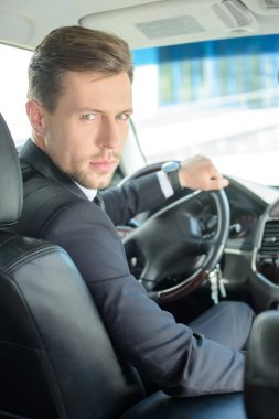 Arabadaki iş adamı