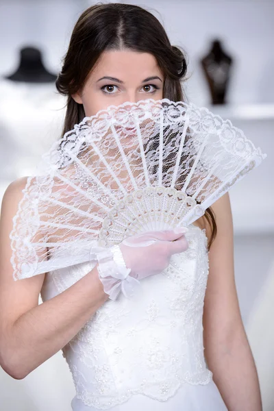 Köpa brudklänning — Stock fotografie