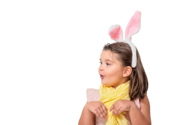 Портрет Ребенка Пасхальных Кроликовых Ушах Выглядывающих Изолированных Белом Фоне — стоковое фото
