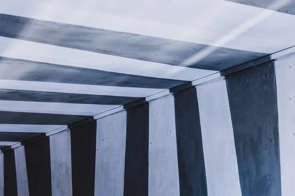 Arco Transizione Casa Dipinta Strisce Bianche Nere — Foto Stock
