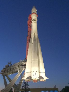 - Rusya. Moskova. VDNH. Vostok roketi.