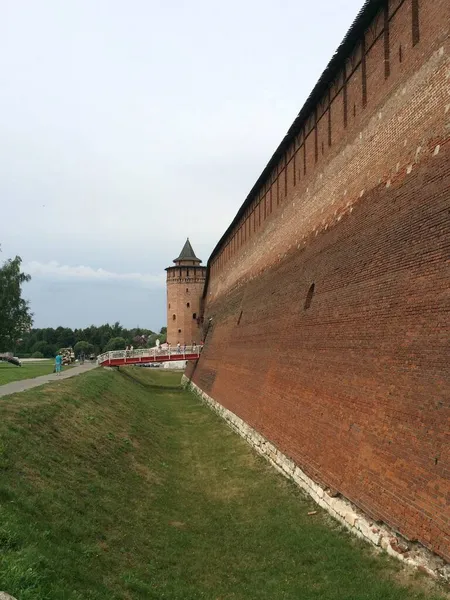 - Rusya. Kolomna. Kale duvarı.