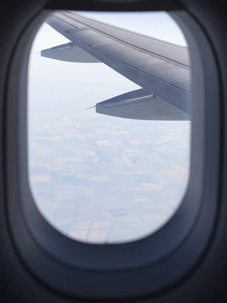 Kara ve kanat altındaki alanlardaki uçak aydınlatmacılarından görüntüyü al, kapat.