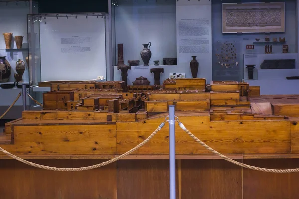 Heraklion Arkeoloji Müzesindeki Knossos Sarayı 'nın ahşap modeli.