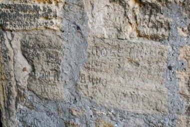 Ukrayna 'nın Odessa bölgesinde Belgorod-Dnestrovsky' deki Akkerman kalesinin duvarında antik bir yazı var..