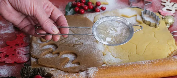 Tillräckligt För Att Göra Nyårs Och Julkakor Kvinnliga Händer Bakgrunden — Stockfoto