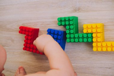 İnşaatçıdan yapılan 2022 sayıları. Konsept - çocuk oyuncakları ve çocukluk