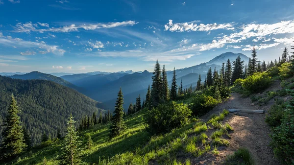 TIPSO LAGO-NACHES PEAK LOOP —  Fotos de Stock