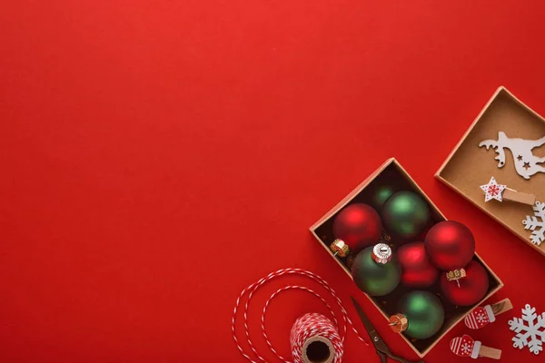 Christmas Garland Toy Bolls Presents Box New Year Christmas Flat — Stock Photo, Image