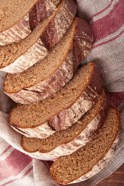 Frisches Hausgemachtes Roggenbrot Traditionelles Dinkel Sauerteigbrot Scheiben Geschnitten Auf Rustikalem — Stockfoto