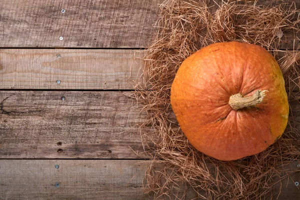 Kürnach Herbstliches Essen Mit Zimt Nüssen Und Saisonalen Gewürzen Auf — Stockfoto