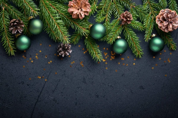 크리스마스 홀아비 전나무 가지들 장식은 위에서 — 스톡 사진