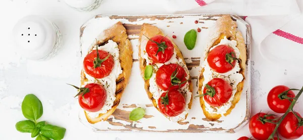 Sandwich Baked Cherry Tomatoes Garlic Olive Oil Curd Cheese White — Stock Photo, Image