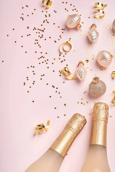 Champagne Flaska Gåva Eller Nuvarande Låda Och Gyllene Glänsande Glitter — Stockfoto