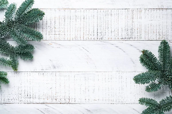 Kerstversiering Vakantie Decoraties Met Gouden Kerstballen Kegels Klokken Sparren Takken — Stockfoto