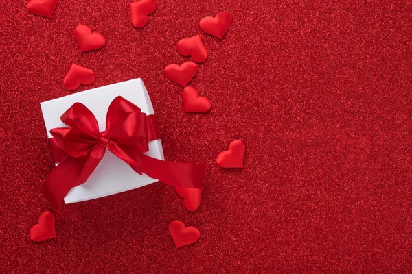 White Gift Boxes Red Ribbon Small Red Decorative Hearts Red — Foto de Stock