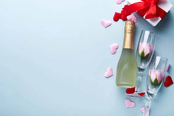 Alla Hjärtans Dag Kort Vita Presentaskar Med Rött Band Champagneflaska — Stockfoto