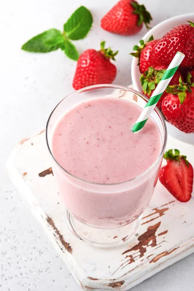 Fruit Smoothie Strawberry Smoothie Milkshake Berries Mint Tall Glass Light — Stock Photo, Image