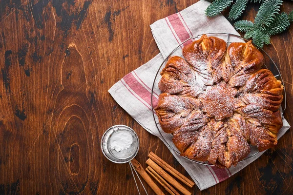 Hornear Pan Canela Navidad Estrella Navidad Trenzado Chocolate Pan Canela —  Fotos de Stock