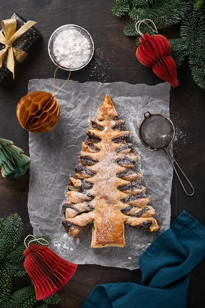 Puff Pastry Christmas Tree Chocolate Paste Sprinkled Powdered Sugar Old — 图库照片