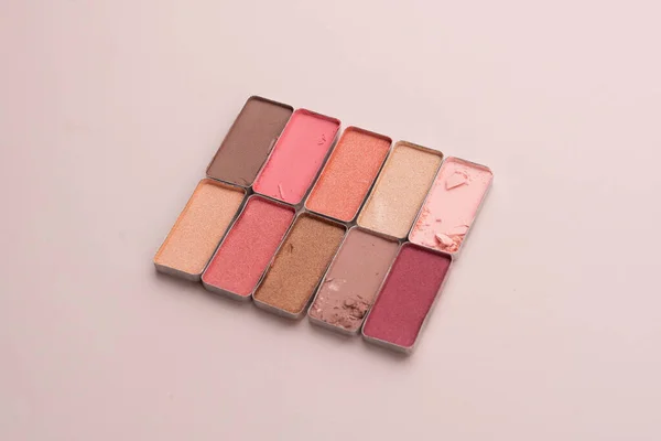 Broken Eye Shadow Make Palette Beige Background Beauty Cosmetic Concept — Stock Photo, Image