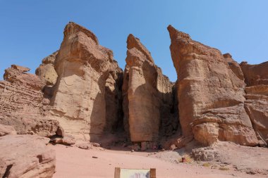 Timna Vadisi Ulusal Parkı 'ndaki Kral Solomons Sütunları, İsrail. 