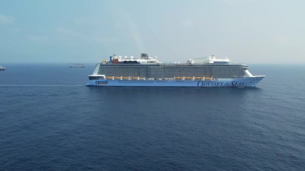 September 2022 Royal Caribbean Odyssey Seas Cruising Open Sea — 图库视频影像