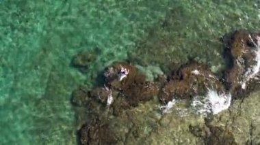 Doğal bir havuz, doğal bir kayada oyulur..