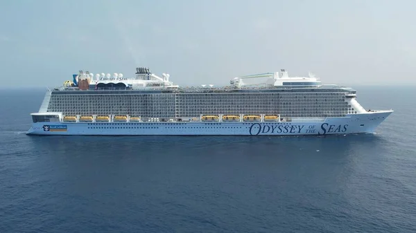 September 2022 Royal Caribbean Odyssey Seas Cruising Open Sea Imágenes de stock libres de derechos