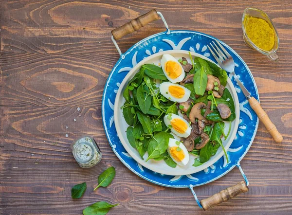 Healthy Salad Fresh Spinach Fried Mushrooms Boiled Egg Ceramic Plate —  Fotos de Stock
